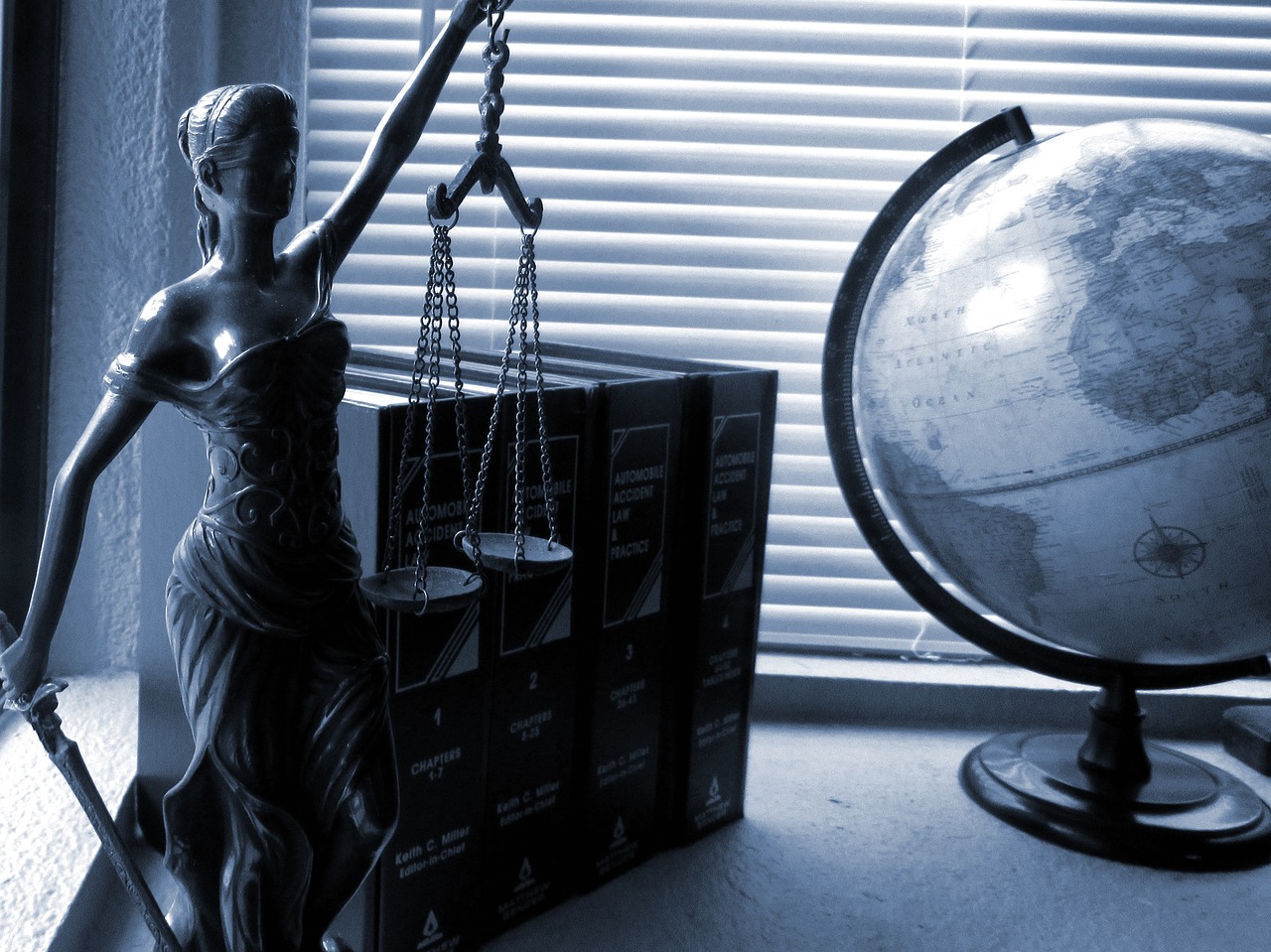lady-justice-gdacc4887d_1280